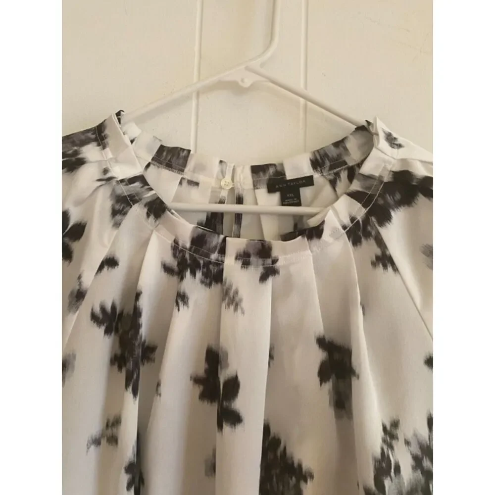 Ann Taylor XXL White Black Watercolor Floral Pleated Neck Long Sleeve Blouse